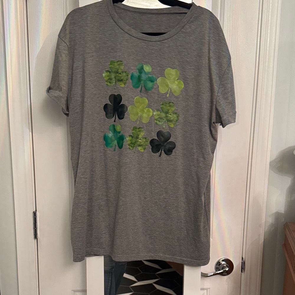 Gray T-Shirt with Clover Design St Patrick’s